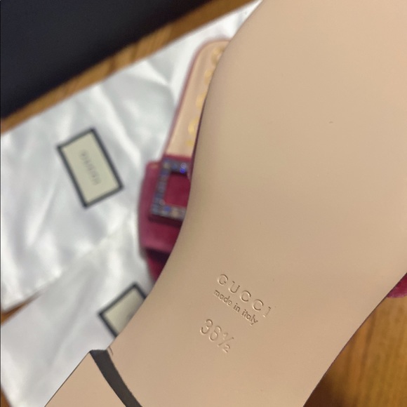 GUCCI PINK VELVET CRYSTAL G LOGO SANDALS - Picture 5 of 7